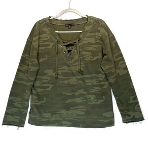 Sanctuary Womens Camo Sweatshirt Size Large Green Lace Up Raw Edge Soft